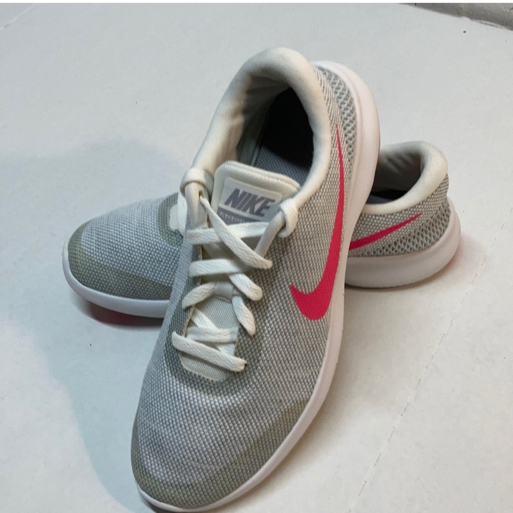 Nike Women's Gray and Pink Sneakers (Size 10)